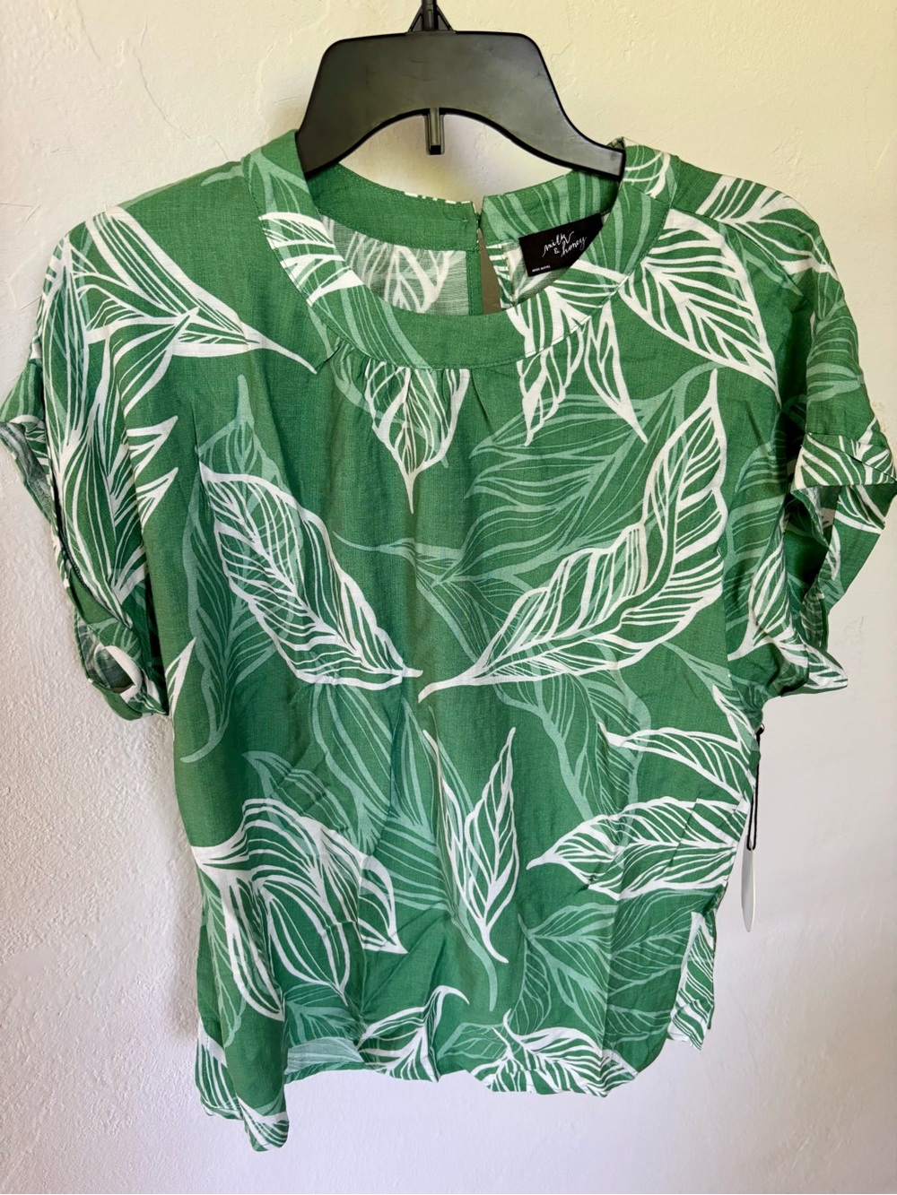 Leaf-Print Short Sleeve Blouse in Green by Milk & Honey